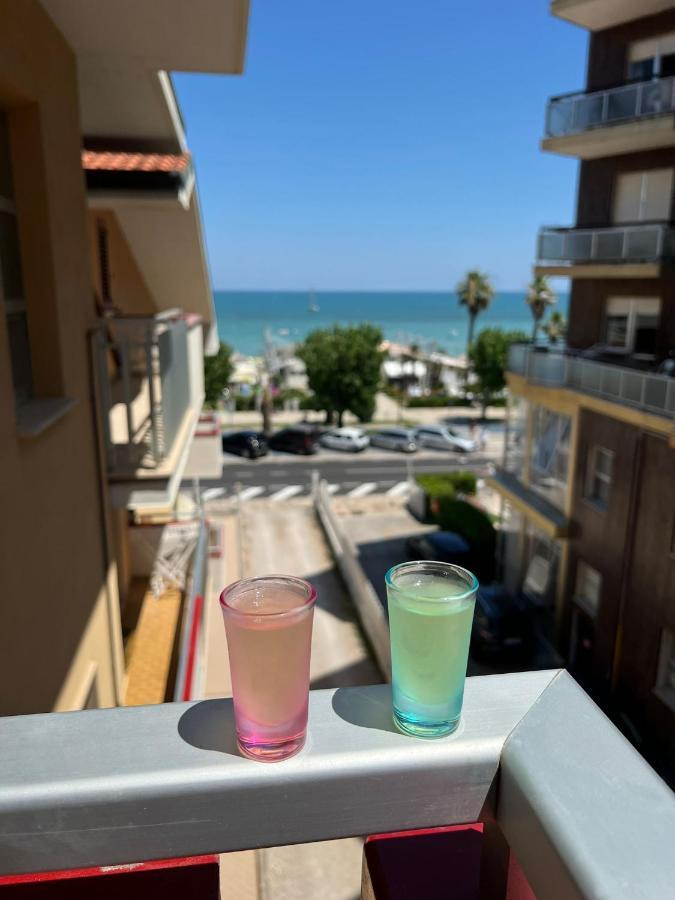 Bella Alba Apartment On The Beach Alba Adriatica Exterior photo